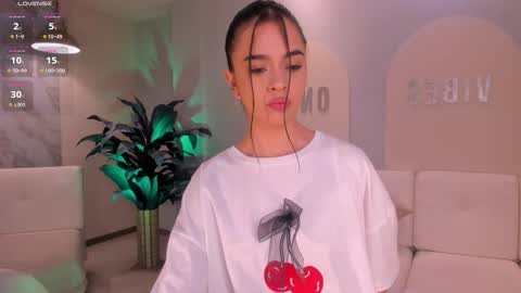 Snapshot of alanacraft chatting on September 16, 12:18 pm Alana online show from September 16, 12:18 pm