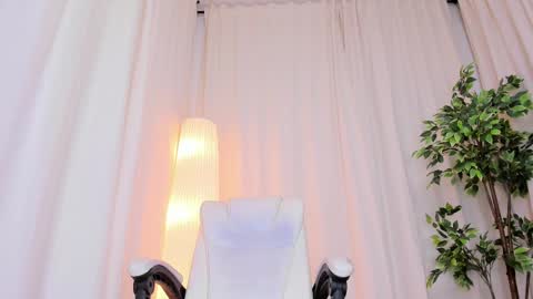 Snapshot of alanakimura_ chatting on February 18, 3:41 pm Alana silvana online show from February 18, 3:41 pm