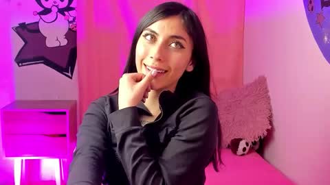 Snapshot of alanalois_ chatting on October 19, 4:06 am ALANA Please follow me online show from October 19, 4:06 am