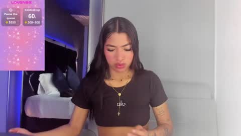 alanaortiz_ online show from April 8, 8:34 pm