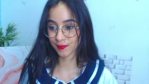 alanasaenz25 online show from May 30, 9:46 pm