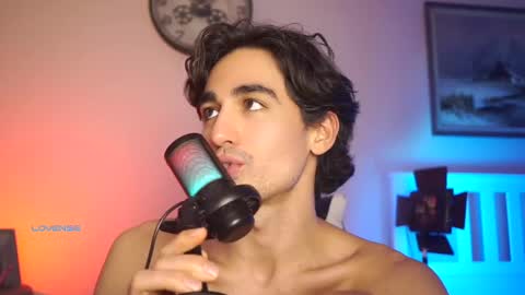 idenavarre online show from March 1, 1:53 am