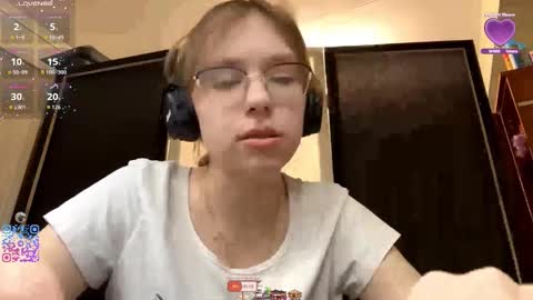 Snapshot of alanehadaller chatting on October 10, 9:48 am Stella online show from October 10, 9:48 am