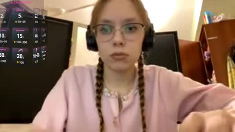 Snapshot of alanehadaller chatting on October 6, 5:53 pm Stella online show from October 6, 5:53 pm