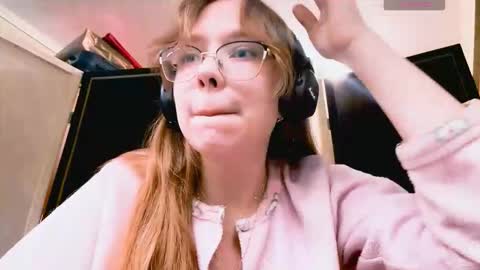 Stella online show from December 4, 3:11 pm