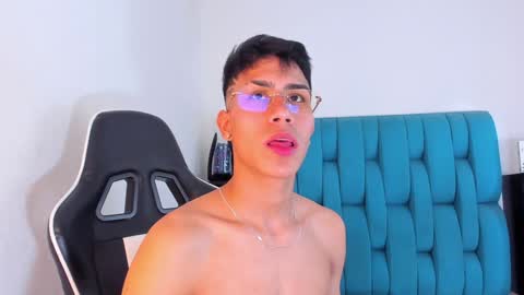 Snapshot of alannaughty_ chatting on January 26, 10:34 am alannaughty_ online show from January 26, 10:34 am