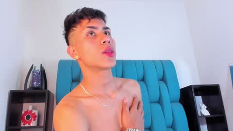 Snapshot of alannaughty_ chatting on January 18, 6:34 am alannaughty_ online show from January 18, 6:34 am