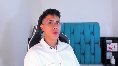 Snapshot of alannaughty_ chatting on February 5, 8:57 pm alannaughty_ online show from February 5, 8:57 pm