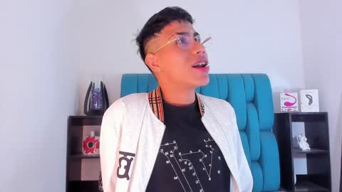 Snapshot of alannaughty_ chatting on January 19, 12:59 am alannaughty_ online show from January 19, 12:59 am