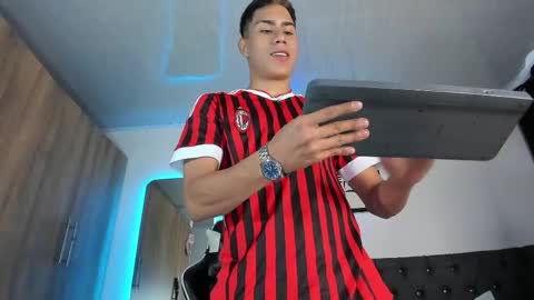 alannaughty_ online show from May 27, 9:34 pm
