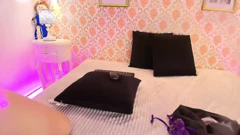 Alanna online show from November 4, 2:18 pm