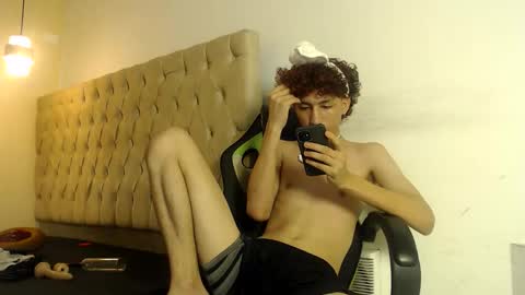 Snapshot of alantrickz365 chatting on October 19, 8:02 pm alantrickz365 online show from October 19, 8:02 pm