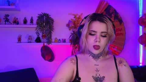 albaandthayron online show from April 8, 12:19 pm