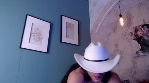 Snapshot of albertbernal69 chatting on October 17, 4:05 am Albert online show from October 17, 4:05 am