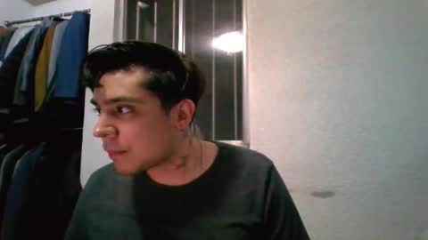 albertoarenas16 online show from April 9, 6:19 am