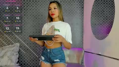 aleja_bloom online show from December 4, 11:43 am