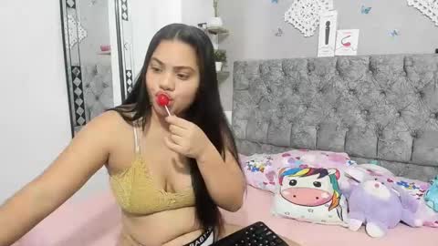 Snapshot of alejandra_evanss chatting on December 7, 9:50 pm alejandra_evanss online show from December 7, 9:50 pm