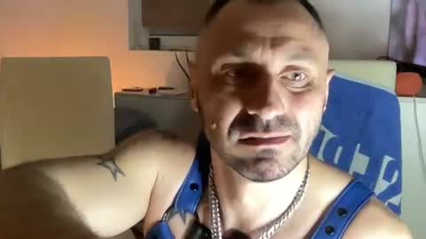 Snapshot of alejandrobghero chatting on October 21, 5:16 pm Alejandro online show from October 21, 5:16 pm