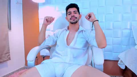 Snapshot of alejandrostorm chatting on February 11, 8:42 pm Alejo online show from February 11, 8:42 pm