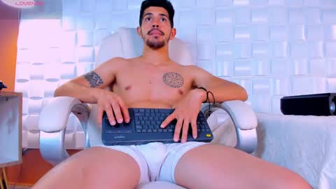 Snapshot of alejandrostorm chatting on February 9, 11:04 am Alejo online show from February 9, 11:04 am