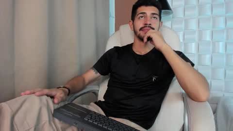 Snapshot of alejandrostorm chatting on October 17, 8:57 pm Alejo online show from October 17, 8:57 pm