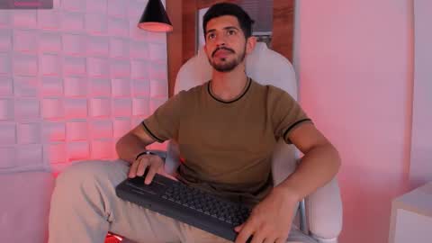 Snapshot of alejandrostorm chatting on October 19, 3:33 am Alejo online show from October 19, 3:33 am