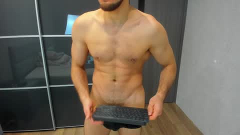 Snapshot of aleks_brown chatting on January 29, 6:39 pm aleks_brown online show from January 29, 6:39 pm