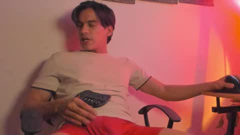 aless online show from February 18, 2:22 am