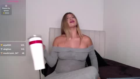 Alessandra Bloom online show from April 11, 7:45 am