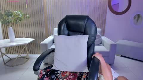 Snapshot of alessaromero chatting on September 25, 8:49 pm ALESSA ROMERO online show from September 25, 8:49 pm