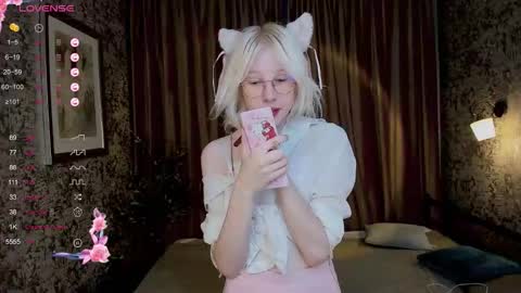 Lola online show from October 8, 3:18 pm