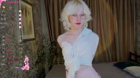 Lola online show from October 4, 3:10 pm