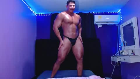 Snapshot of alex_bigcumvez chatting on February 27, 2:35 am perseuz online show from February 27, 2:35 am