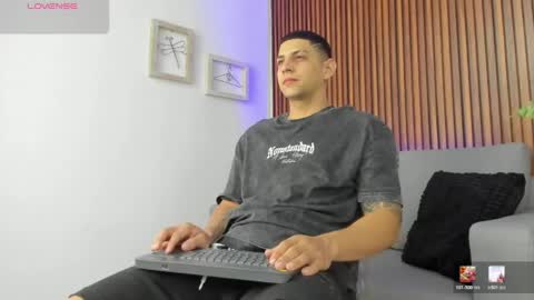 alex online show from April 17, 12:07 pm