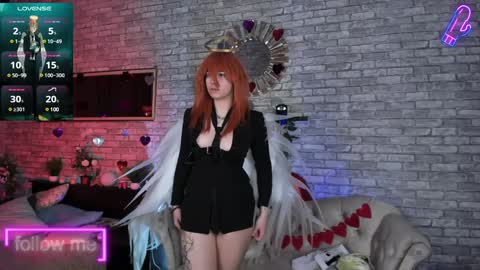 alex_howell online show from February 3, 8:35 pm