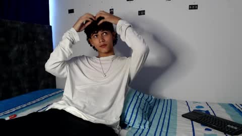 alex_mark_ online show from March 30, 8:09 pm