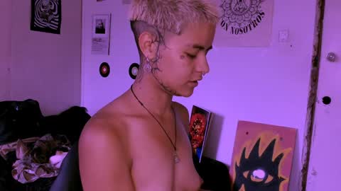 Alex online show from April 4, 8:38 pm