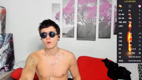 Snapshot of alex_wandhot chatting on October 15, 12:06 pm Alex WandHot online show from October 15, 12:06 pm