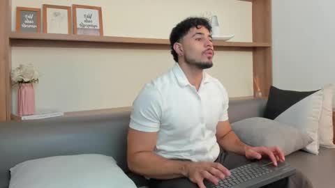 alex_wolf05 online show from February 10, 4:32 pm