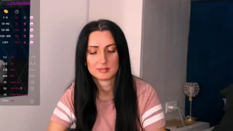 Snapshot of alexa_clarks chatting on December 3, 6:11 pm Alexa online show from December 3, 6:11 pm