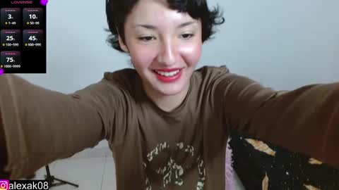 Snapshot of alexaa08 chatting on December 17, 10:12 am Alexandra 3 online show from December 17, 10:12 am