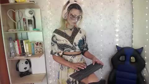 alexaavandercloude online show from March 26, 7:08 pm