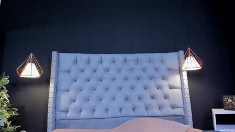 Snapshot of alexamora__ chatting on September 10, 11:33 am C A M I L A  online show from September 10, 11:33 am