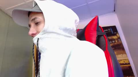 alexgiraldo__ online show from May 22, 12:12 pm