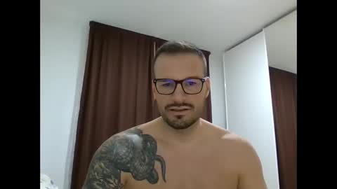 Snapshot of alexgrandi2024 chatting on February 28, 11:36 am rey ale84 online show from February 28, 11:36 am