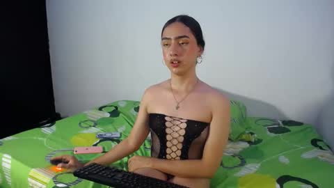 -- ALEXIS -- online show from February 20, 6:26 am