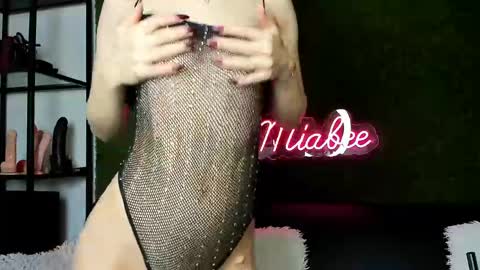 alexisbanx online show from May 17, 5:11 pm