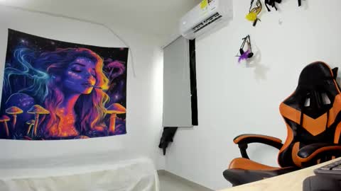 Snapshot of alexj_black chatting on October 13, 4:31 pm ALEXJ BLACK online show from October 13, 4:31 pm