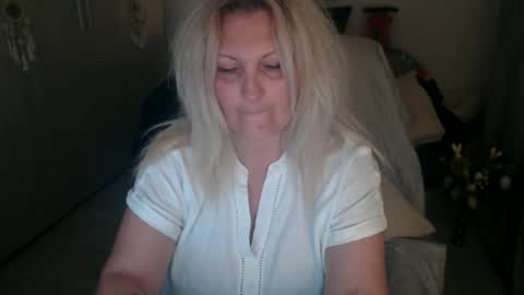 Jhoa online show from April 15, 9:48 pm