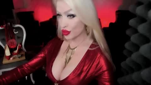 Snapshot of alfa_female chatting on February 2, 6:04 am AlfaFemale online show from February 2, 6:04 am
